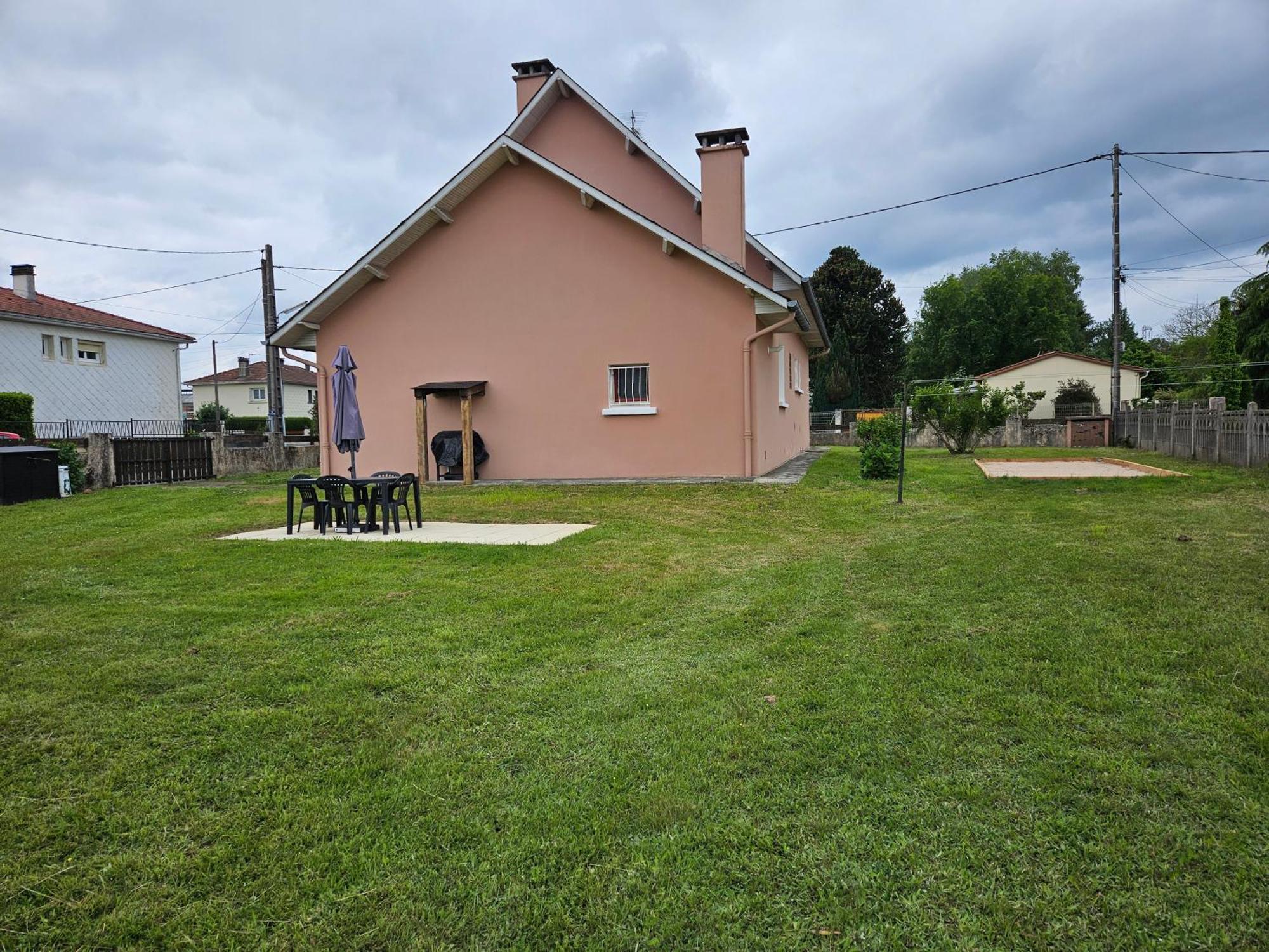 Gite La Maison Rose Lannemezan Exteriör bild